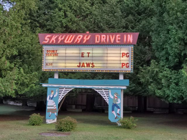 Skyway Drive-In Theater – Entertainment Through Social Distancing
