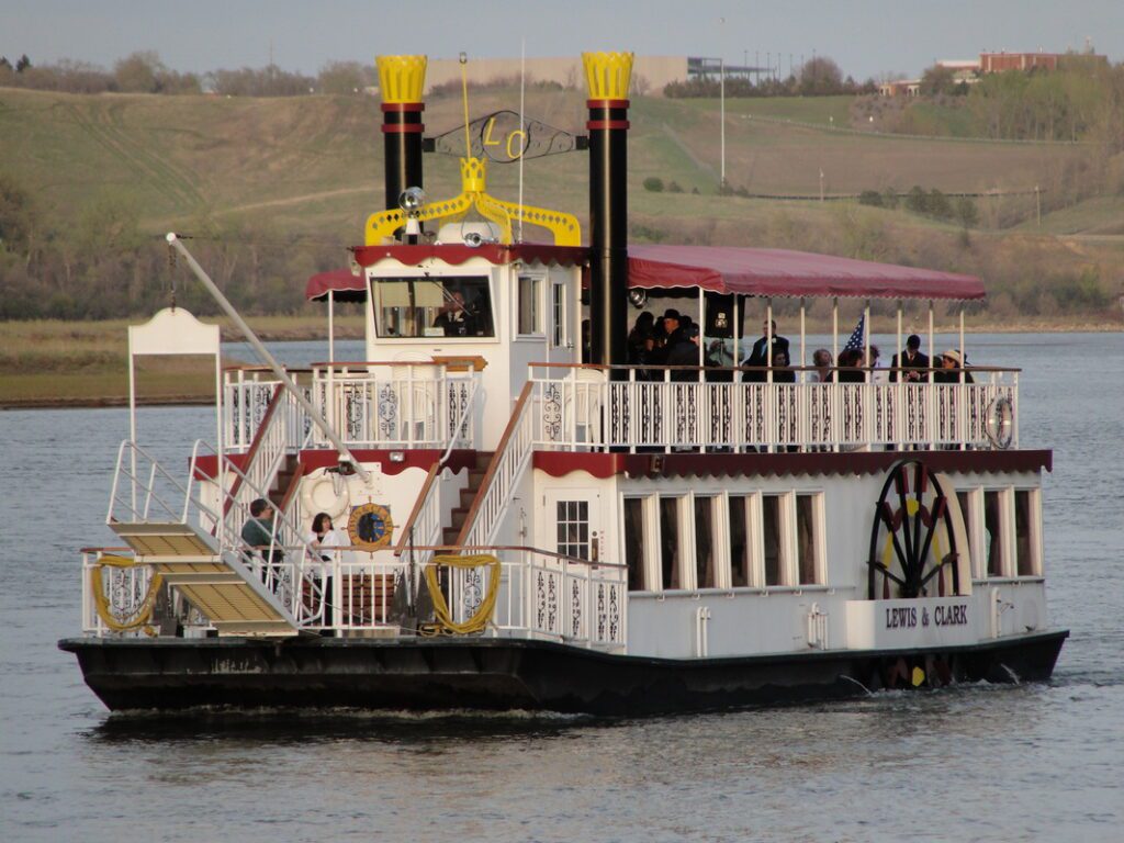 Lewis and Clark Riverboat Cruises