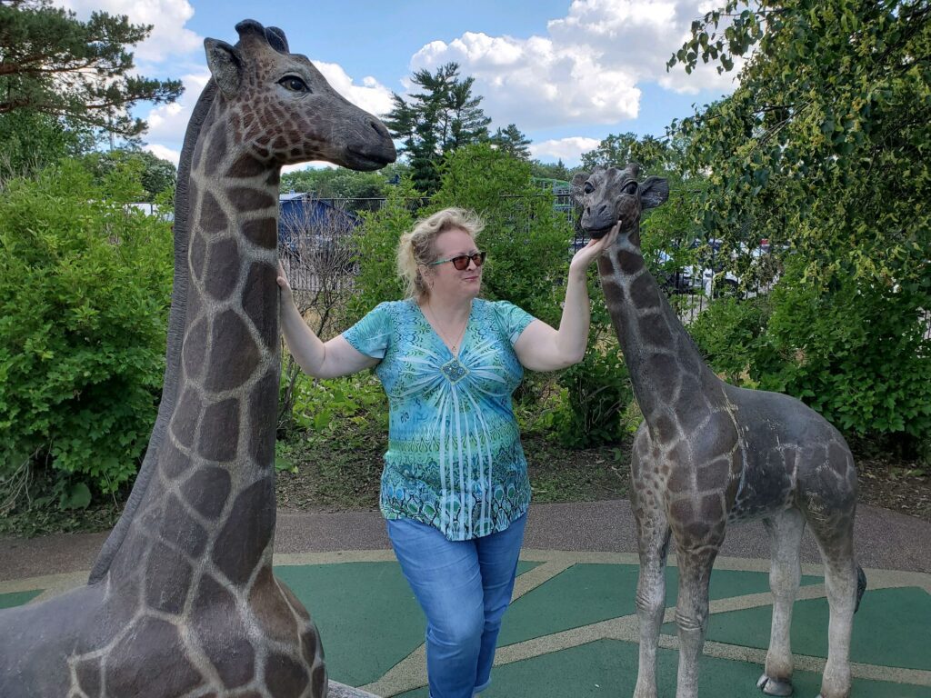 posing with como zoo giraffe statues