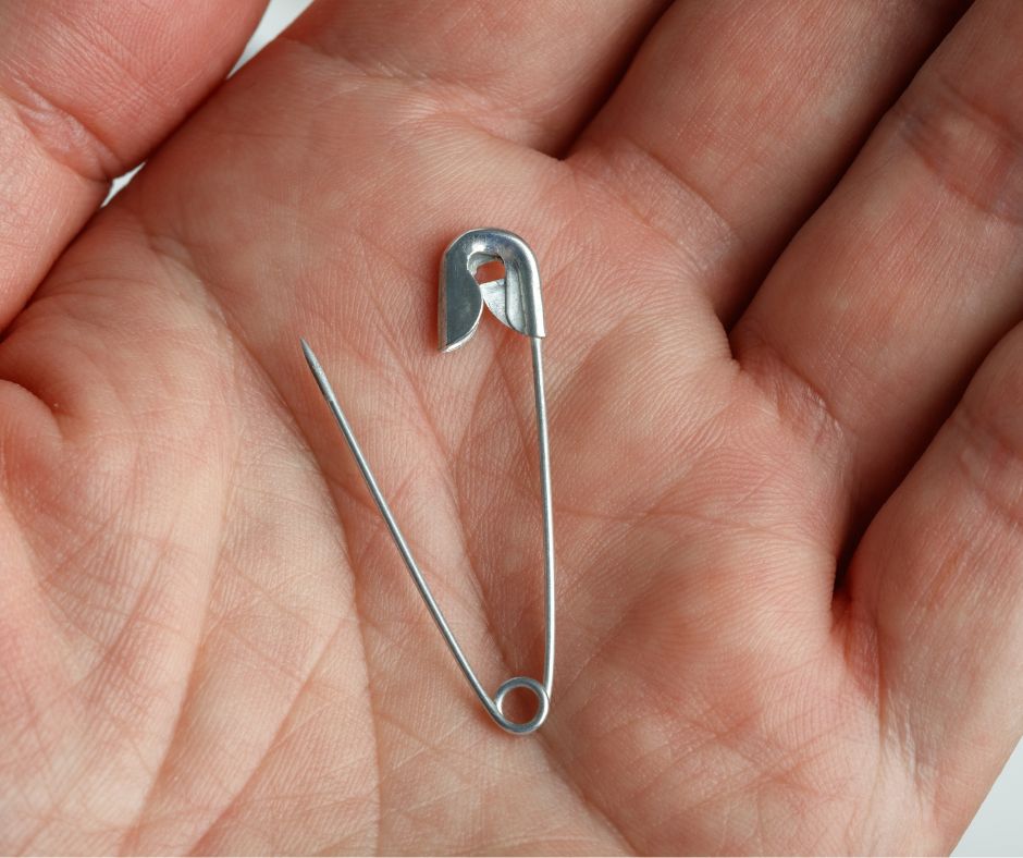 fix a zipper with safety pins