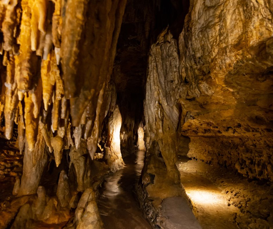 Unique Places To Visit In Wisconsin CAVE OF THE MOUNDS