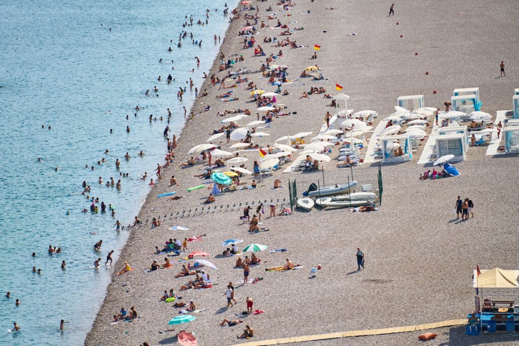 Top Money Saving Ideas for Travel avoid tourist season