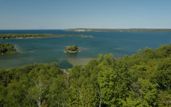 17 Places to Stay Near Sturgeon Bay, Wisconsin Featured Image