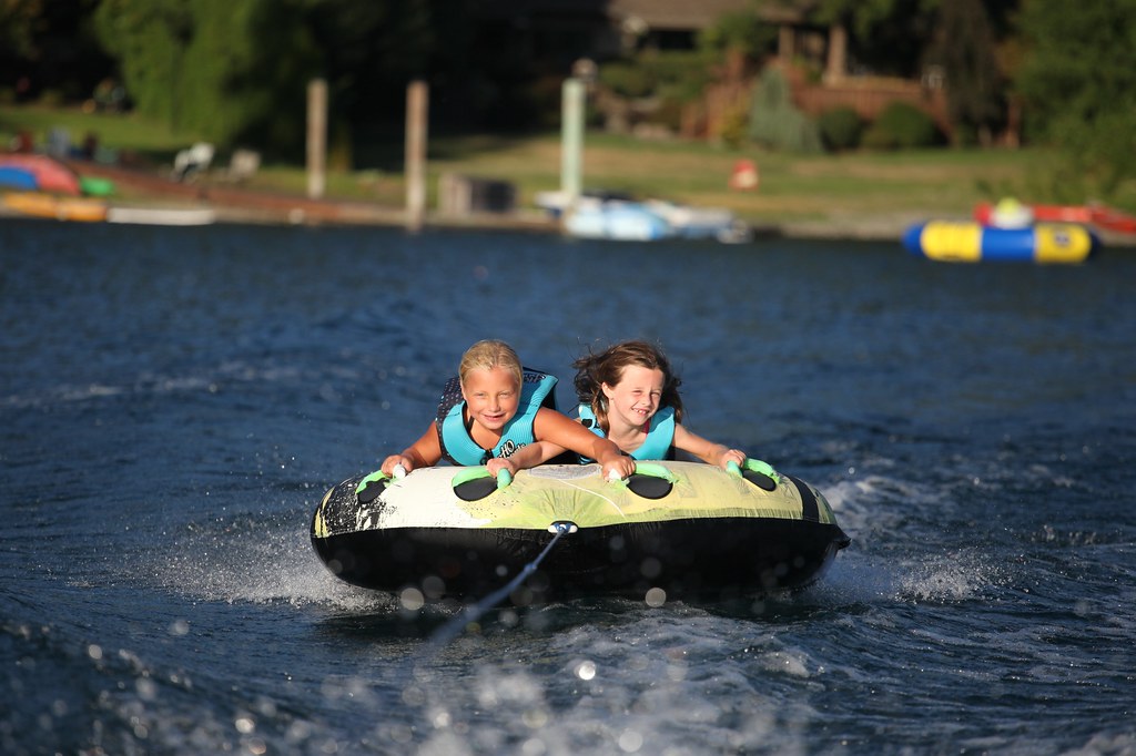 Tubing in Wisconsin Dells children must wear life jackets