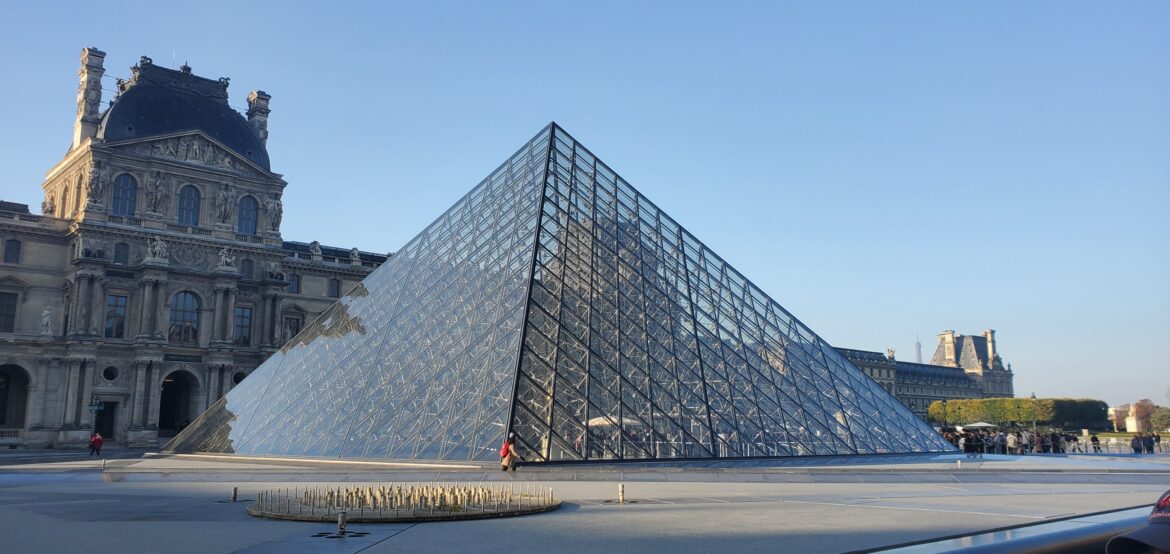 Easy Ways to Get Around Paris Featured Image