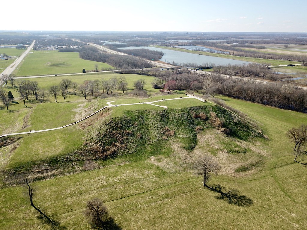 Must-See Historic Landmarks in Illinois: A Guide to the State's Rich History Cahokia Mounds State Historic Site