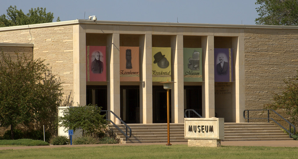 Eisenhower Presidential Library, Museum, and Boyhood Home: A Comprehensive Guide Featured Image